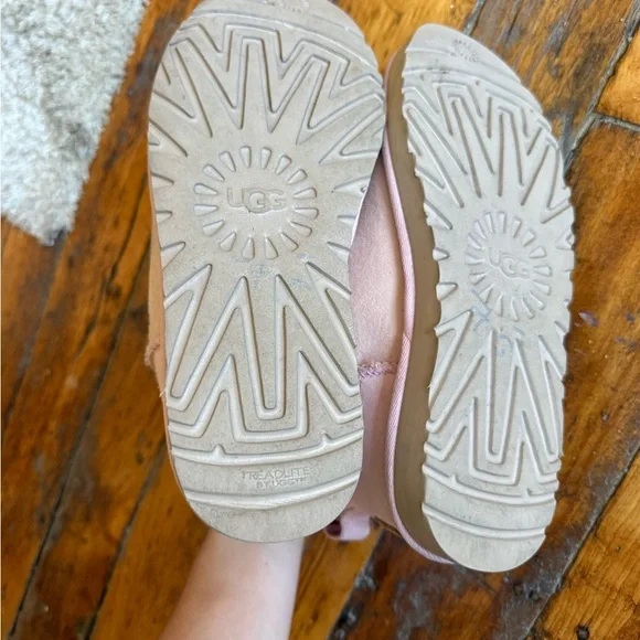Pink Ugg boots - Picture 4 of 11